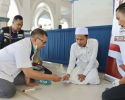 Sambut HUT Bhayangkara ke 77, Polres Tanjung Perak Gelar Bakti Kesehatan Untuk Santri