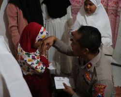 Polres Gresik Gelar Door to Door di Desa Suci, Dengar Keluhan Warga