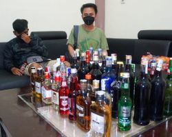 Polres Jombang Gelar Operasi Gabungan, Puluhan Botol Miras Diamankan