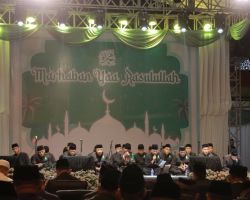 Hadrah Polisi Santri Aulian Mustafa Menggemahkan Sholawat di Polres Jember