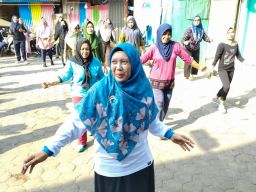 Warga Bubutan Surabaya Sambut dr. Anna, Doddy Eka Putra dan Hikmatul Ulya Caleg Partai Gelora