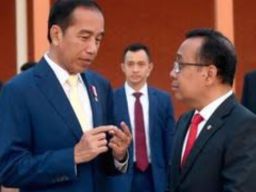 Kenakan Dasi Kuning, Jokowi Dinilai Lebih Nyaman Dengan Golkar