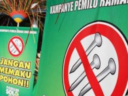 Marak Pemasangan Baliho Kampanye: Caleg Meringis Pohon Menangis