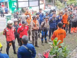 Tim SAR Gabungan Temukan 16 Pendaki Yang Tersesat di Gunung Gede Pangrango