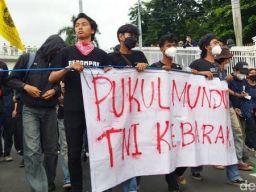 Meliput Demo Penolakan Revisi UU TNI, Wartawan Kompas Jadi Korban Penggeledahan Aparat