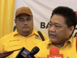 Kontroversi Nonaktif Adies Kadir dan Tunjangan DPR, Ridwan Hisjam Desak Kembali ke UUD 1945