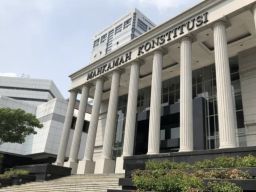 Terobosan Hukum yang Konstitusional: Kajian Kewenangan MK dalam Gugatan Denny Indrayana dkk