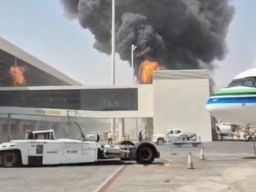 Serangan di Bandara King Khalid, Puing Berserakan dan Ambulans Disiagakan