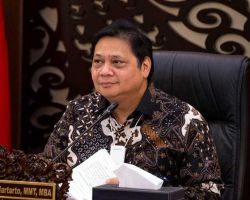 Airlangga: Kasus Covid-19 di Luar Jawa Bali Masih Naik