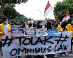 Perppu Cipta Kerja Dinilai Penuh Intrik Yang Menggelitik 