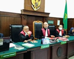 Ketua Majelis Hakim PN Surabaya Menunda Sidang Perkara Dugaan Penipuan, Ini Alasannya !
