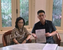 Demi Keutuhan Rumah Tangga, Lenny Jahya Masih Berupaya Menolak Bercerai