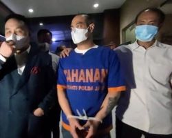 Sebelum Dijebloskan ke Dalam Penjara, Fery Irawan Membacakan Surat yang Dibuat Sendiri