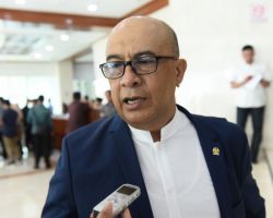 Syarief Abdullah Salurkan Bantuan BSPS di Kubu Raya