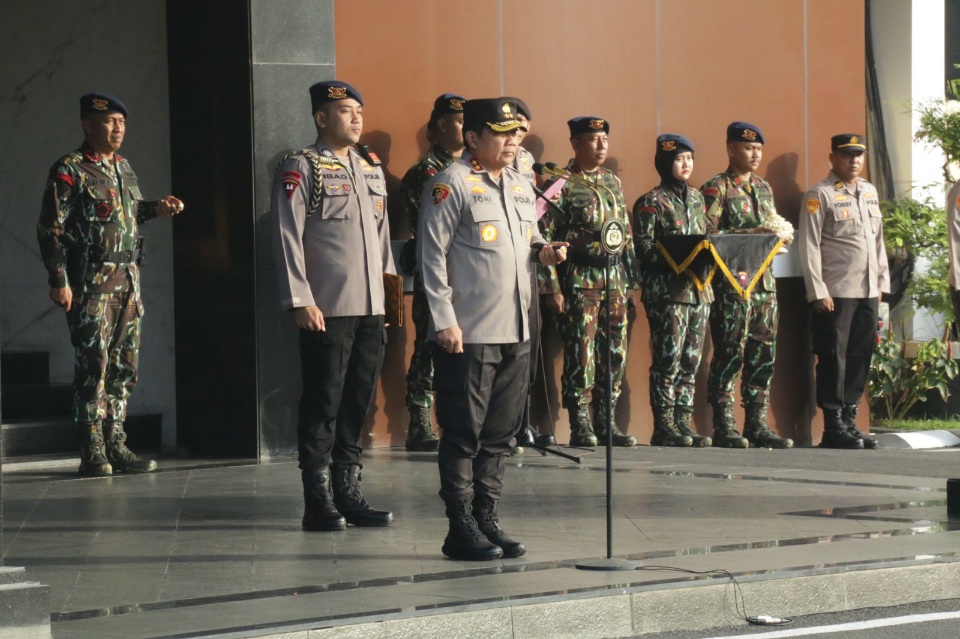 Kapolda Jatim Pimpin Tradisi Penyerahan Air Suci Sambut Hari Bhayangkara ke -77