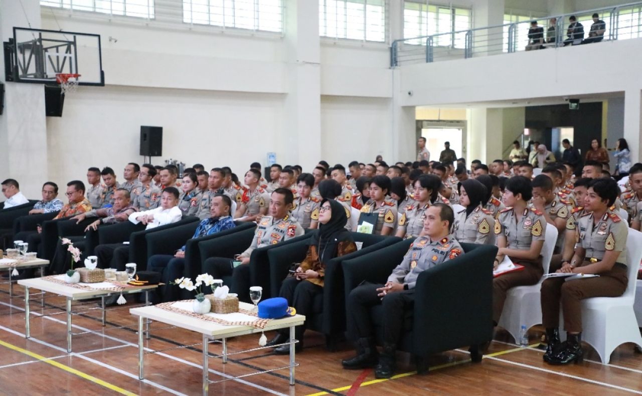 Ketua KPK, Nawawi Pomolango, saat menerima kunjungan studi kepolisian taruna dan taruni tingkat III Angkatan 57 Batalyon Adhi Wiratama Tahun Ajaran 2024 Akpol RI, di Gedung Merah Putih KPK, Jakarta.