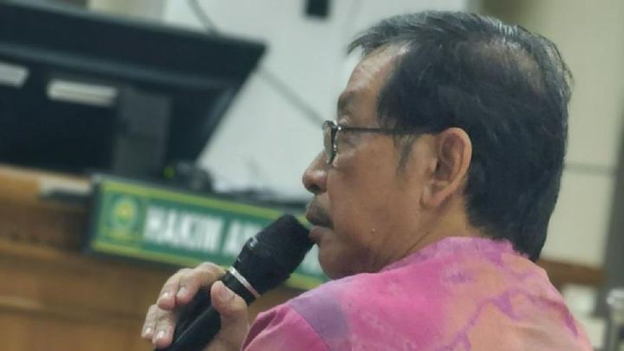 Pejabat Pembuat Komitmen (PPK) Balai Teknik Perkeretaapian Jawa Bagian Tengah Yofi Okatriza dalam sidang di Pengadilan Tipikor Semarang, 13 Januari 2025. ANTARA