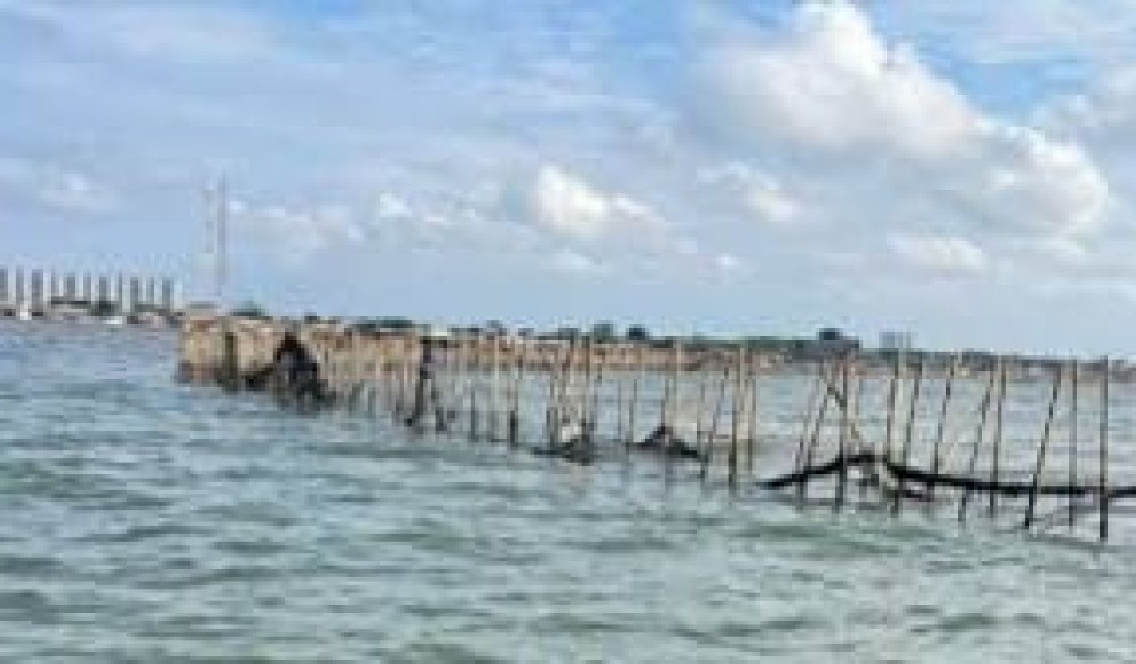 Pagar laut misterius di Tangerang Banten diduga dibangun mahluk siluman