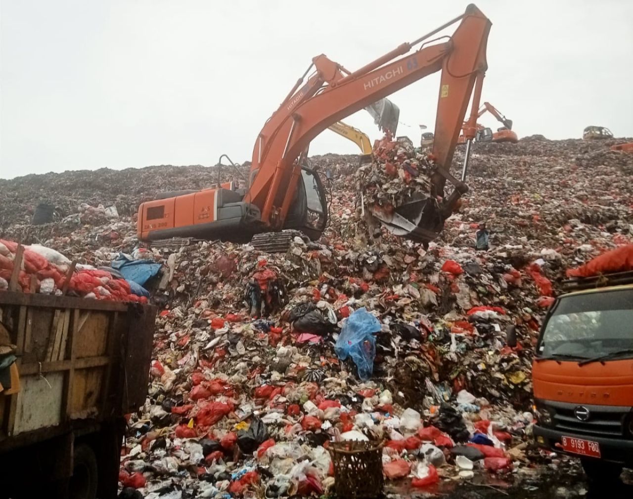 Aktivis Desak Transparansi Pengadaan Alat Berat di TPA Burangkeng