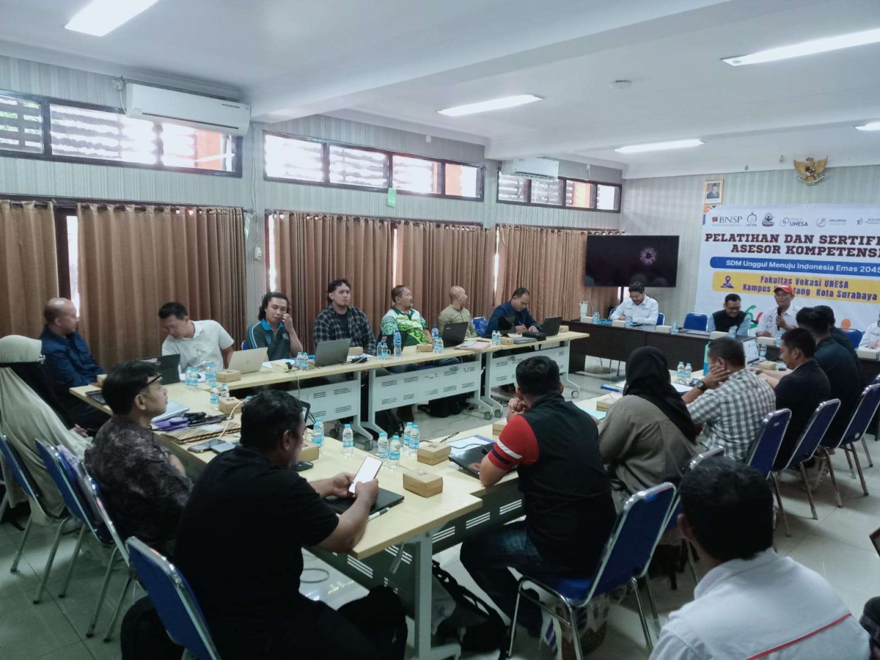 Dorong Standarisasi Nasional, Unesa Latih Asesor Kompetensi Bidang Olahraga