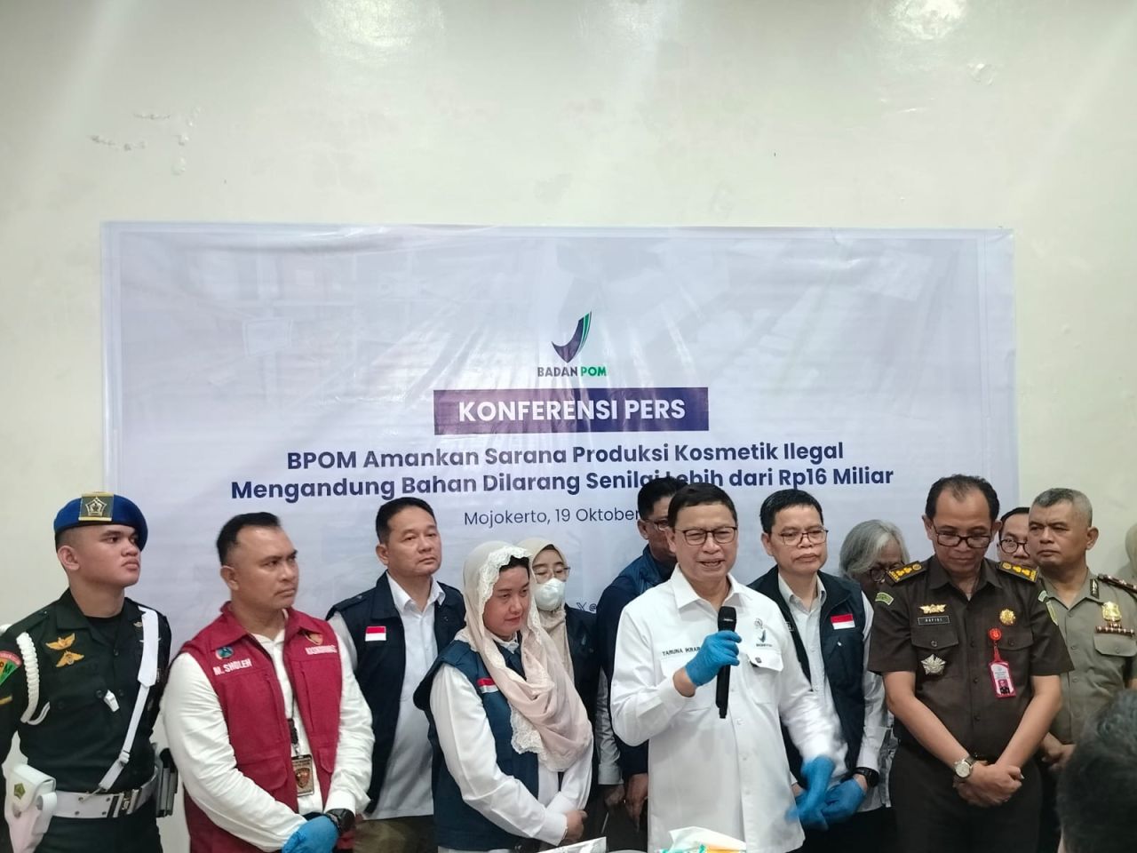 BPOM Bongkar Pabrik Kosmetik Ilegal di Mojokerto, Barang Bukti Tembus Rp16,17 Miliar