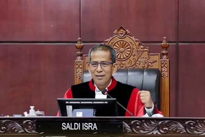 Hakim konstitusi Sadli Isra