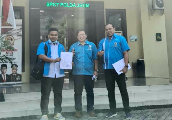Ketum KNPI Ilyas Indra (tengah)