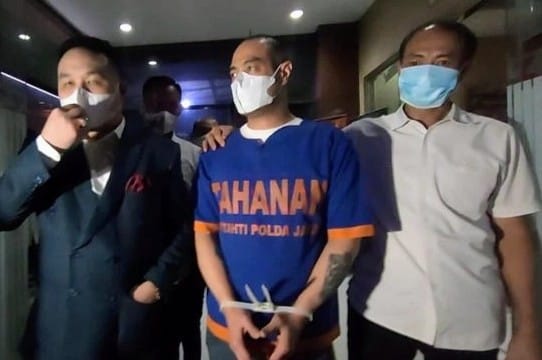 Sebelum Dijebloskan ke Dalam Penjara, Fery Irawan Membacakan Surat yang Dibuat Sendiri