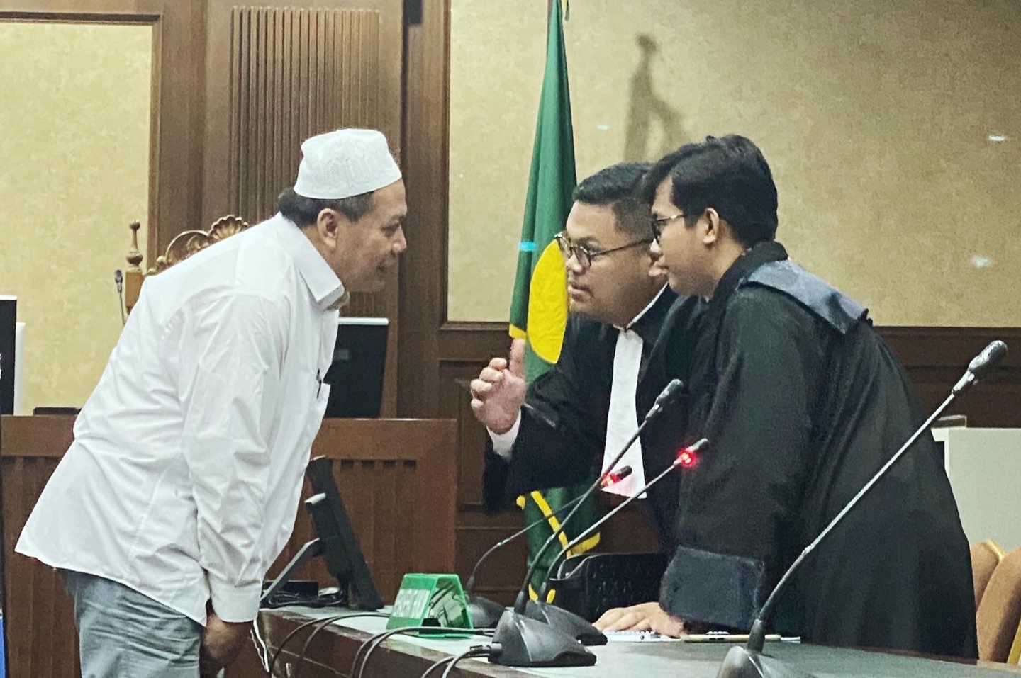 <p><span style="text-align: justify;">Syarifudin Abdillah, S.H., M.H. yang didampingi Herlambang Ponco Prasetyo, S.H. saat menghadiri persidangan pada 22 Juni lalu.</span></p>